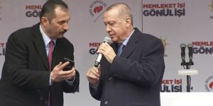 Cumhurbaşkanı Erdoğan, telefon gelince konuşmasına bir süre ara verdi