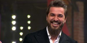 Düzyatan'ın elleri sosyal medyada olay oldu