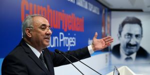 Aksakal: Atatürk kalksa, gelse bunlardan bir tanesini yaşatmaz!