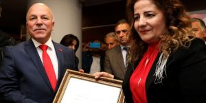 Başkan Sekmen mazbatasını aldı