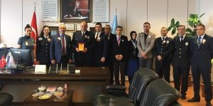 Başarılı polise plaket
