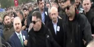 CHP Lideri Kılıçdaroğlu'na şehit cenazesinde saldırı