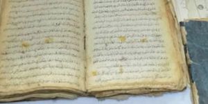 500 yıllık iki kitabı internetten satmak isteyince yakalandı