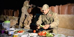 Vatan nöbetinde bin 100 rakımlı tepede ilk sahur