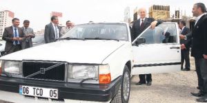 Bahçeli'den, eski model otomobille Ankara turu! Plakası dikkat çekti