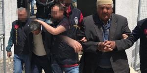 Cuma namazı için bulundukları camide minberin altında yakalandılar