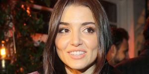 Hande Erçel, ‘Dünyanın En Güzel Kadını’ seçildi