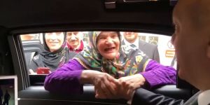 Erdoğan'dan yaşlı kadınla seçim sohbeti