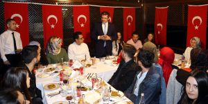 Erzurum Valisi Memiş 19 öğrenciyi iftarda misafiri etti