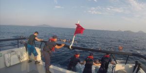 Bodrum açıklarında düzensiz göçmenleri taşıyan tekne battı