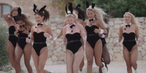 Bu defa kadın yarışmacıları Playboy tavşanı yaptılar