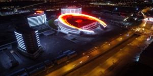Erzurum Şehir Hastanesi'nin ışıkları 15 Temmuz şehitleri için yandı
