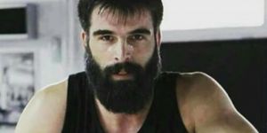Ünlü oyuncu hakkında şanlı bayrağa hakaret soruşturması!