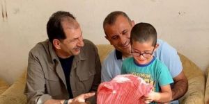 HINISLI İŞADAMI BİN ÇOCUĞU GİYDİRDİ