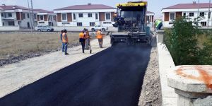 Aziziye’de asfalt kaplama çalışmaları son sürat devam ediyor