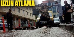 Erzurum’da doluyla karışık sağanak yağış etkili oldu