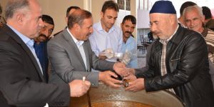 Aşkale Belediyesi’nden aşure ikramı