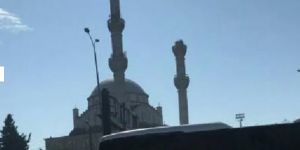 İstanbul'daki depremde caminin minaresi yıkıldı! İşte deprem sonrası ilk görüntüler