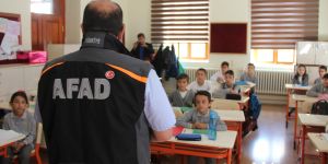 Erzurumlu minikler afet çantası hazırlamayı öğrendi