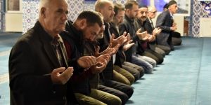 Tüm camilerde Fetih Suresi okundu!