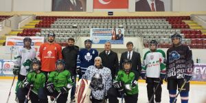 İranlı Buz Hokeyciler Erzurum’da kamp yaptı