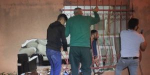 Şişli’de kontrolden çıkan araç, evin salonuna girdi