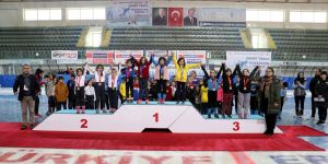 Buz pateninde kısa kulvar yarışlarının ilk etabı Erzurum'da yapıldı