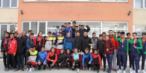Krosta şampiyon Spor Lisesi ve Karayazı