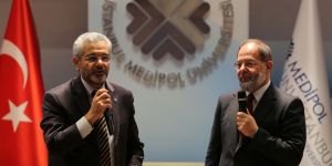 Recep Akdağ Medipol öğrencileri ile buluştu