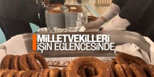 AK Partili vekiller Meclis'te simit ve boyoz dağıttı