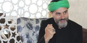 Yaşar Alptekin: "Öpüşme sahnesinde oynamam" Kaynak: Yaşar Alptekin: "Öpüşme sahnesinde oynamam"