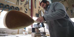 Çocuklarının eğitimi için geldiği kentin saz ustası oldu