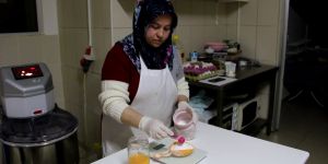 İki çölyaklı çocuğu için glutensiz pastane açtı