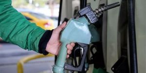 Benzinin litre fiyatına 10 kuruş indirim yapıldı