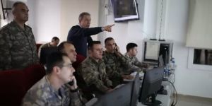 Milli Savunma Bakanı Akar ve komutanlar sıfır noktasında