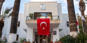 BODRUM HALKINA ‘BAYRAK ASIN’ ÇAĞRISI