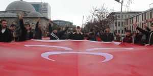Ülkücüler kar yağışı altında İdlib şehitleri için yürüdü