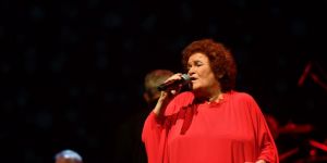 Selda Bağcan'dan şirketini soyan hırsıza çağrı Kaynak: Selda Bağcan'dan şirketini soyan hırsıza çağrı