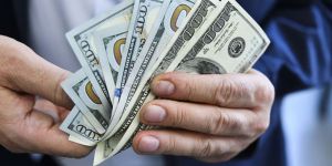 Dolar, 7 liraya dayandı