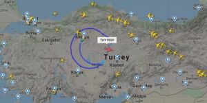 THY uçağından gökyüzünde Türk Bayrağı