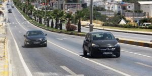 Kilometrelerce kuyruk oluşan yollar bomboş kaldı