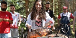 Vali Memiş'ten milli atletlere cağ kebabı ziyafeti
