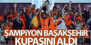 Şampiyon Başakşehir kupasını aldı