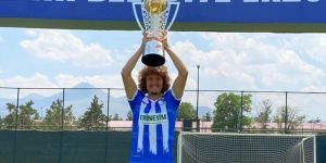 Formasını giydiği takımlarla 3 kez "Süper Lig"e çıktı