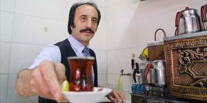 Erzurum'da 35 yıldır çaylar 'Orhan baba'dan