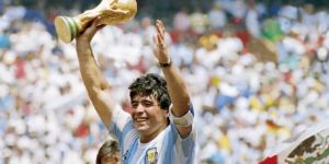 Diego Maradona hayatını kaybetti!