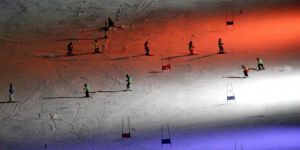 Sporcular gece kayağı ile yarışmalara hazırlanıyorlar