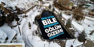 Eksi 30 derece havada bile donmayan balıklı göl görenleri şaşkına çeviriyor