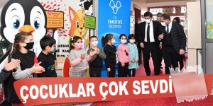 Yakutiye Belediyesinden öğrenciler için eğlenceli dezenfekte standı