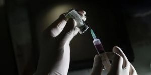 Oxford-AstraZeneca aşısının kullanımını tamamen durdurdu